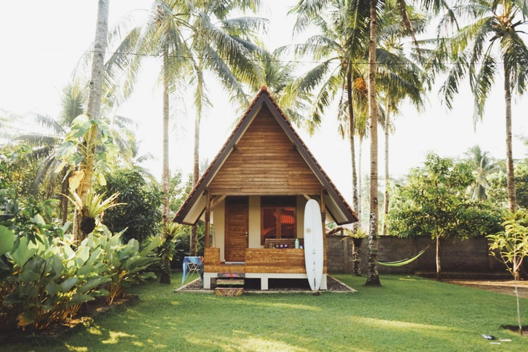 Exterior 1