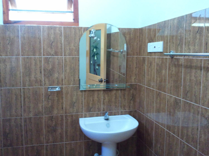 Bathroom 3, Tissa Resort, Thissamaharama