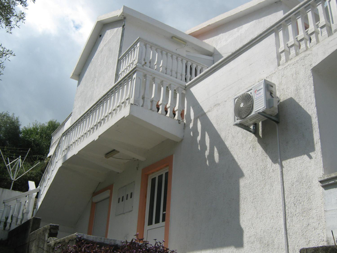Others 3, Apartments Ceca