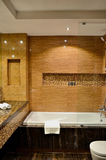 Bathroom 10