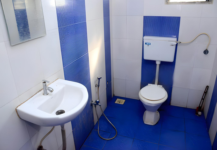 Bathroom 2, Sai Sagar Beach Niwas, Sindhudurg