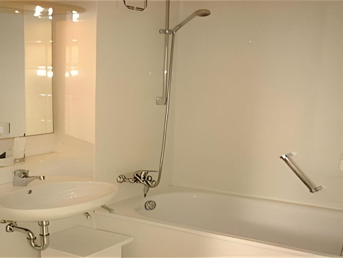Bathroom 5, Limmerhof, München