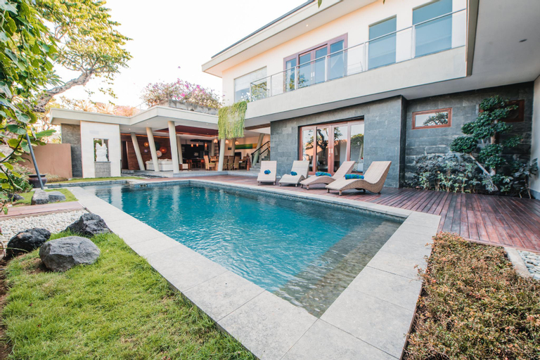 Swimming Pool 12