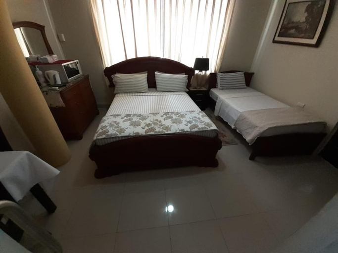 Others 5, Casa Serena, Guayaquil