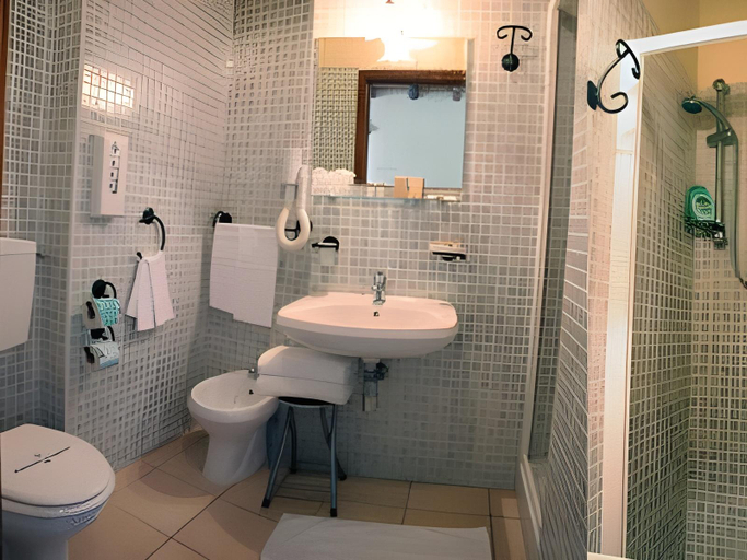 Bathroom 5, Cagliari Novecento, Cagliari