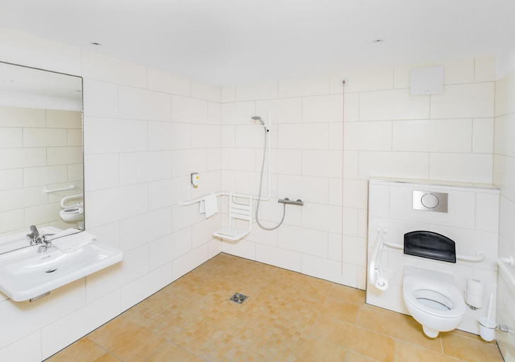 Bathroom 2, Jugendgaestehaus Hauptbahnhof, Berlin