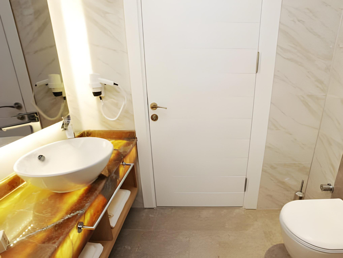 Bathroom 5, Kleopatra Suit Hotel, Alanya