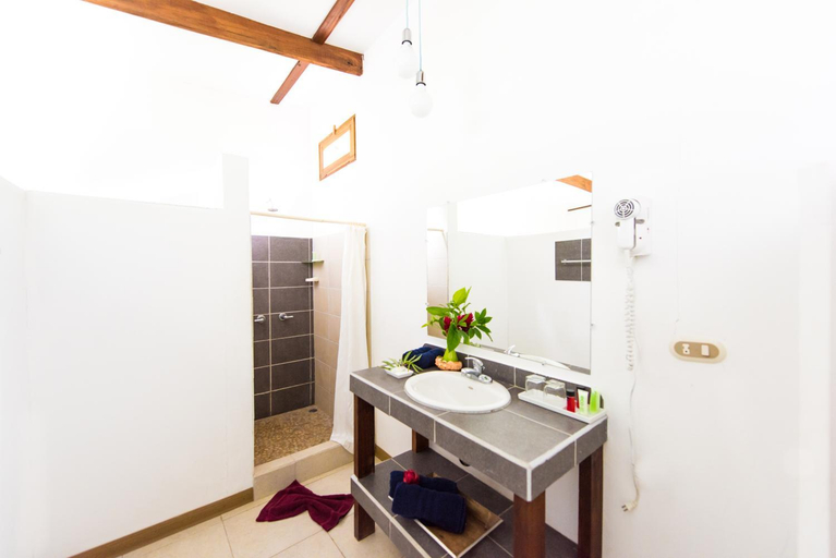 Bathroom, Hotel Indalo adults only, Talamanca