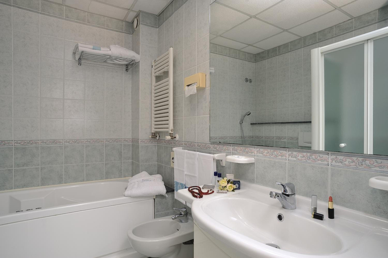 Bathroom 3, Hotel de France, Rimini