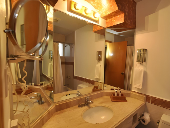 Bathroom 5, Business Hotel & Suites Maria Bonita, Juárez