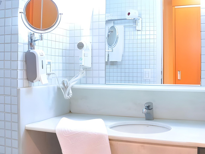 Bathroom 4, Augusto's Rio Copa Hotel, Rio de Janeiro