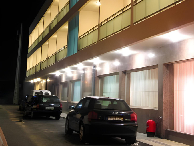 Exterior & Views 9