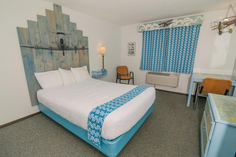 Others 5, Riverside Inn, Stearns