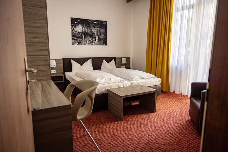 Bedroom 2, Hotel Gruner Baum, Rastatt