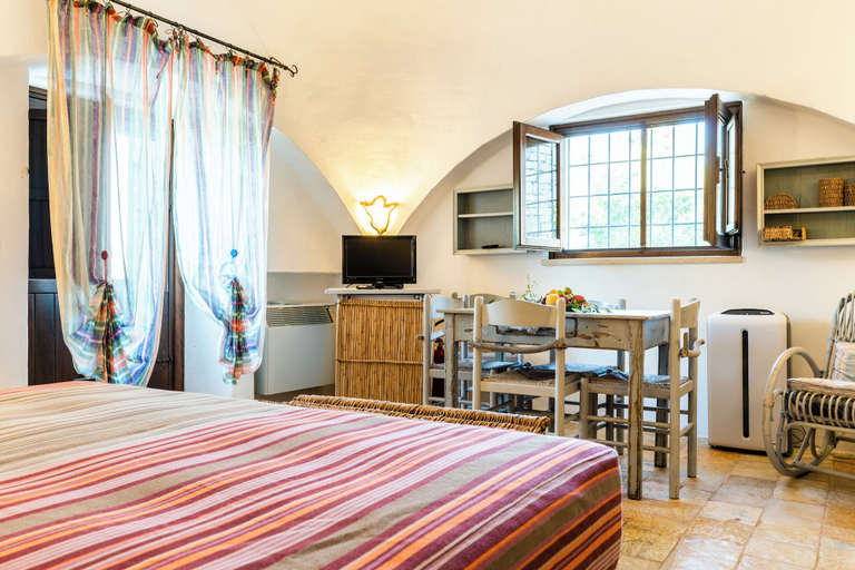 Bedroom 2, Sopra i Sassi intera o singoli trulli, Brindisi