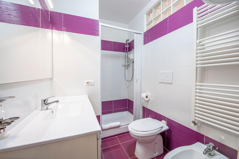 Bathroom 3, Anagnina Apartment, Rome