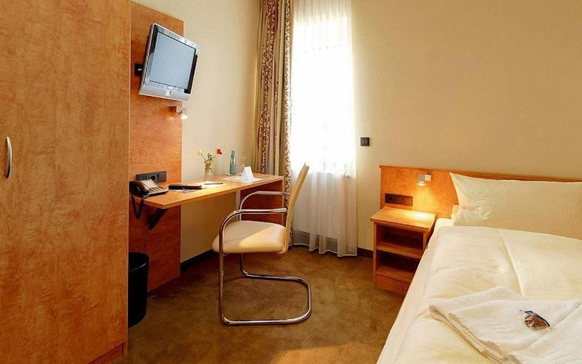 Bedroom 3, Hotel Gasthof Grovu, Dachau