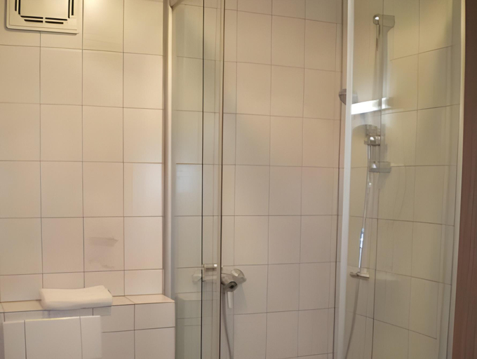 Bathroom 3, Gasthaus und Landhotel Wiedmann, Landsberg am Lech
