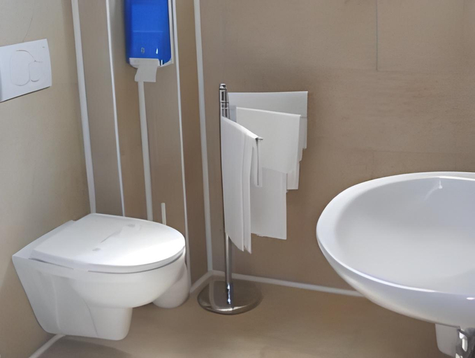 Bathroom 4, Hotel Blurelda, Teramo