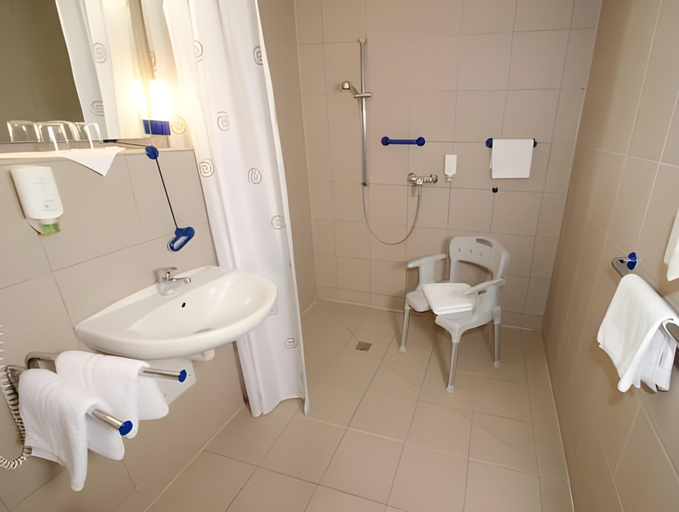 Bathroom 3, BioHotel Kassel Wilhelmshoher Tor, Kassel