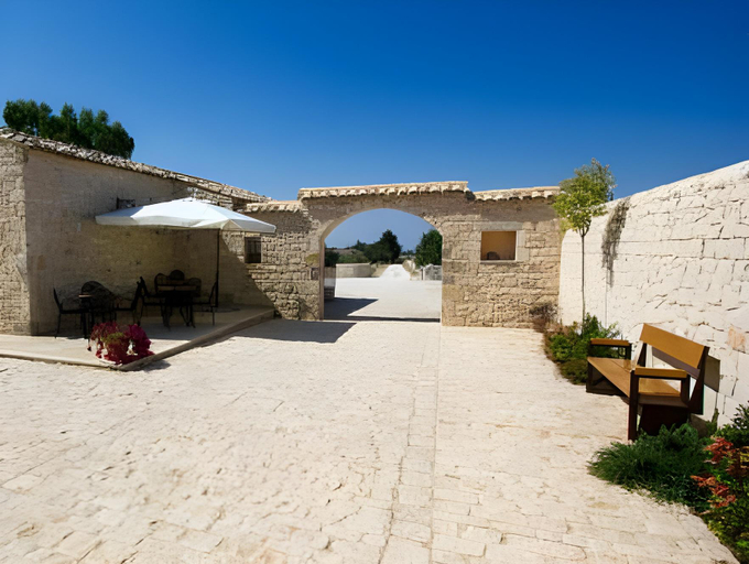 Others 5, Borgo Monachella, Ragusa