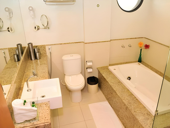 Bathroom 4, Garbos Trade Hotel, Mossoró