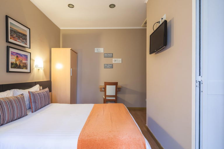 Bedroom 3, Vila Nova Guesthouse, Lisbon