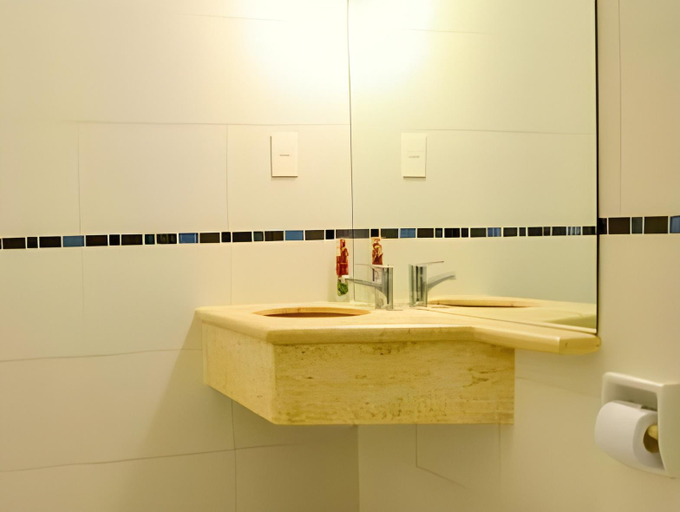 Bathroom 4, Hotel America, Montevideo