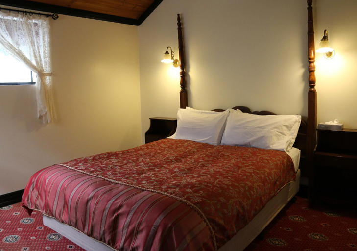 Bedroom 2, Beedelup House Cottages, Manjimup
