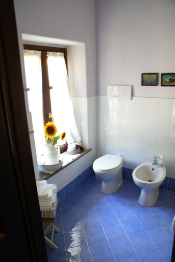 Bathroom 2, Casa Branzele, Cuneo