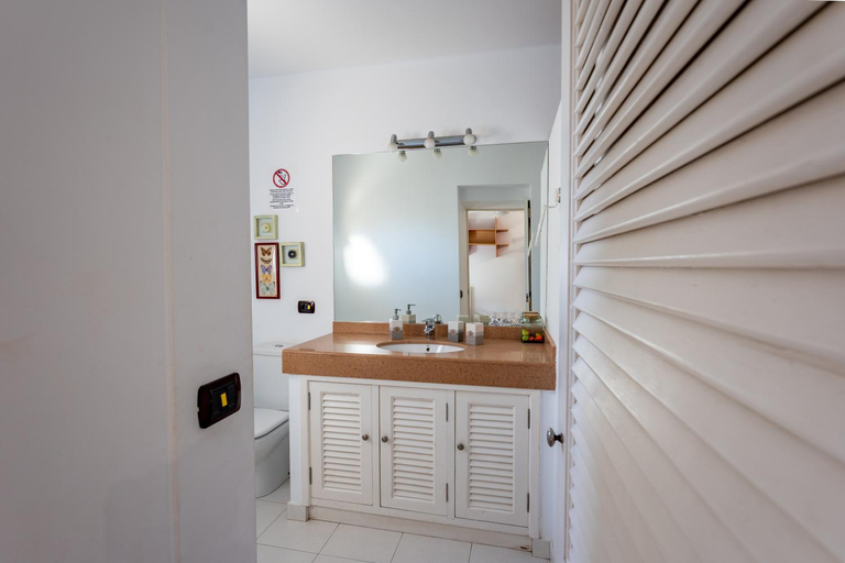 Bathroom 4, V PRINCESA. Piscina con piscina climatizada y BBQ, Las Palmas