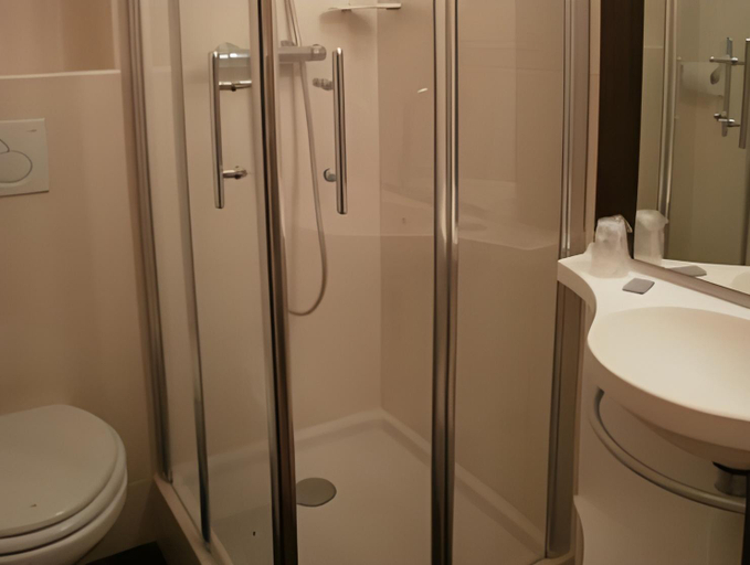 Bathroom 3, Hotel Inn Design & Restaurant Alencon, Orne