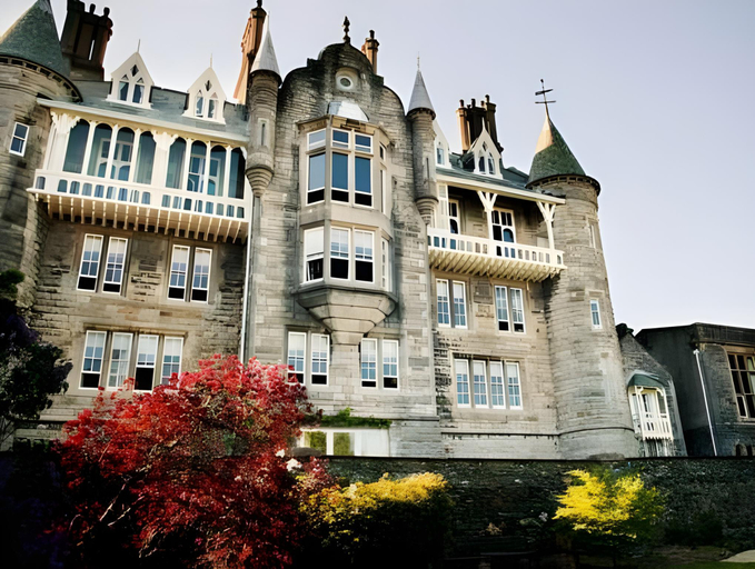 Exterior & Views
