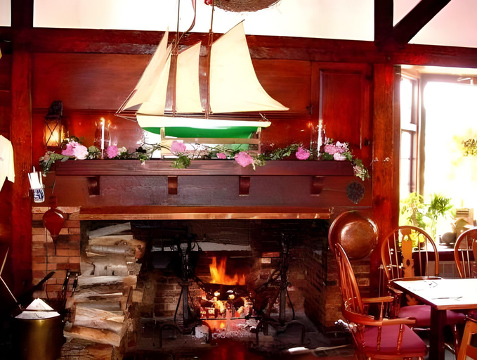 Food & Drinks 5, Lamies Inn & The Old Salt Tavern, Rockingham