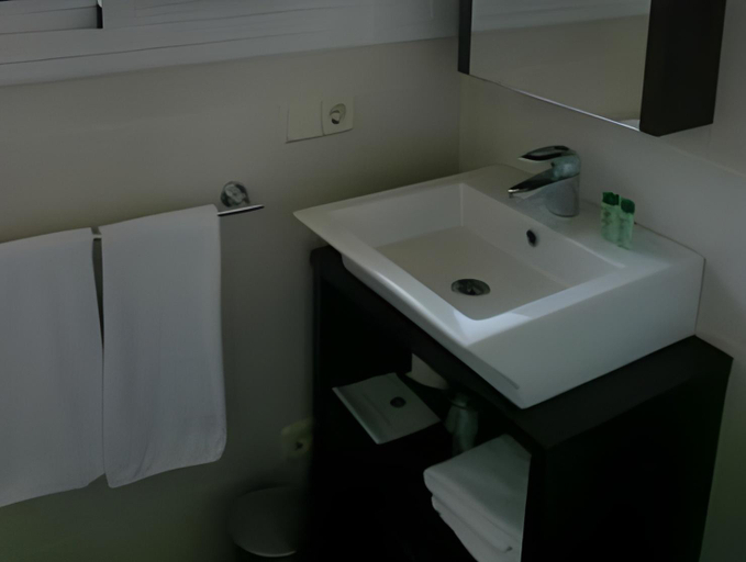 Bathroom 3, Hotel Esteba, Girona