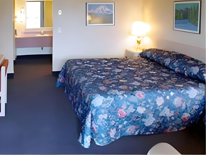 Bedroom 3, Village Inn, Lane
