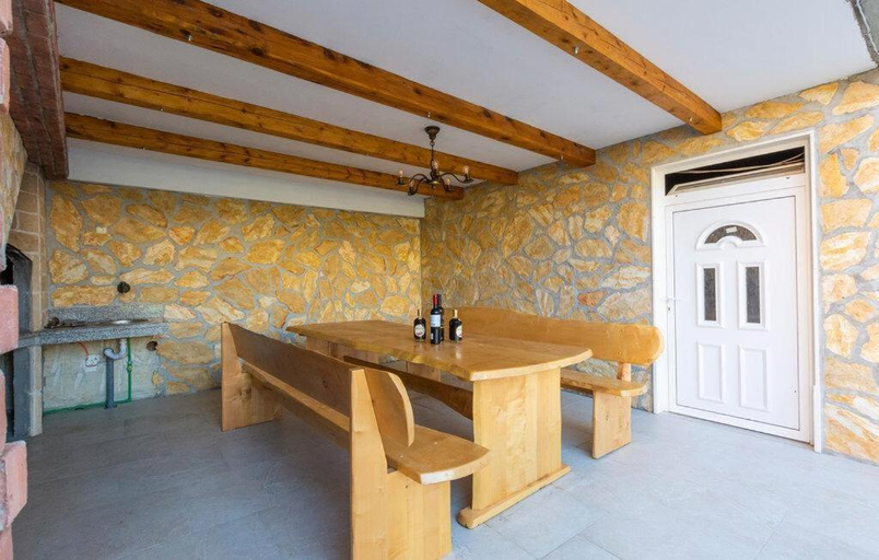 4, Apartments Karlo, Podstrana