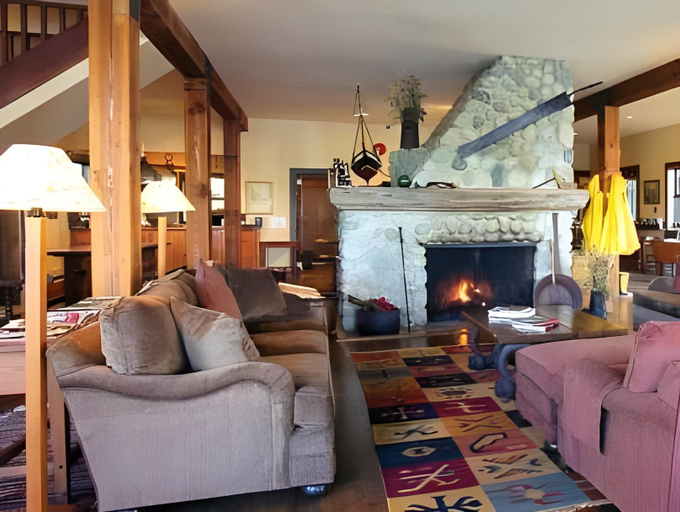 Public Area 2, Middle Beach Lodge, Alberni-Clayoquot