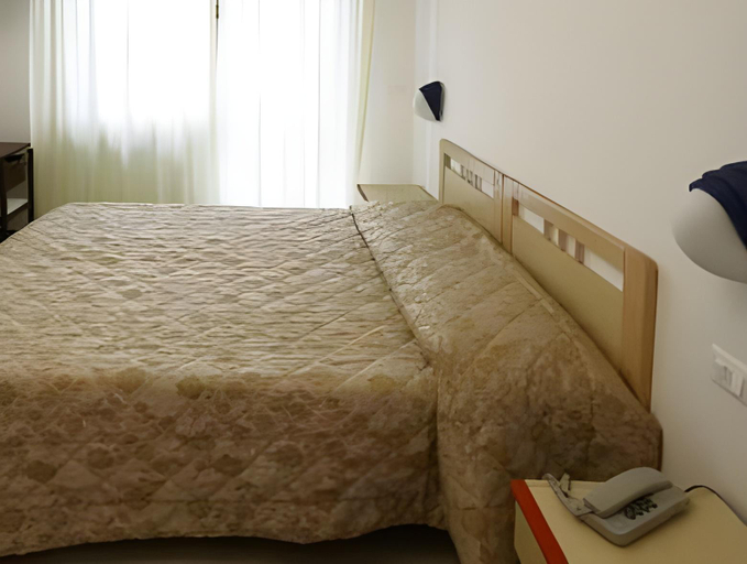 Bedroom 3, Hotel Blurelda, Teramo