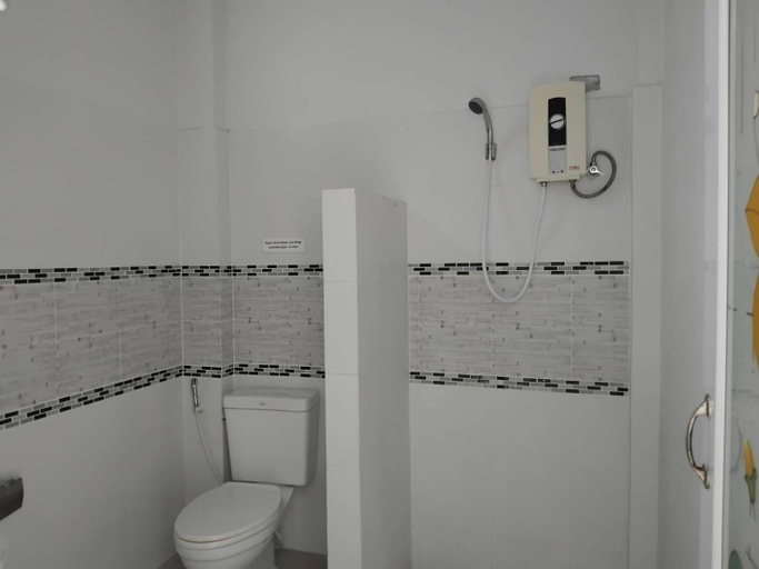 Bathroom 3, Summer House 2, Takua Pa
