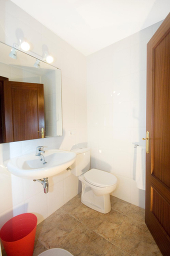 Bathroom 2, Apartments Figueres, Girona