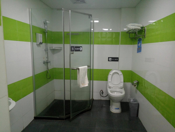 Bathroom 4, 7 Days Inn Guangzhou Panyu Square Shilian Road, Guangzhou