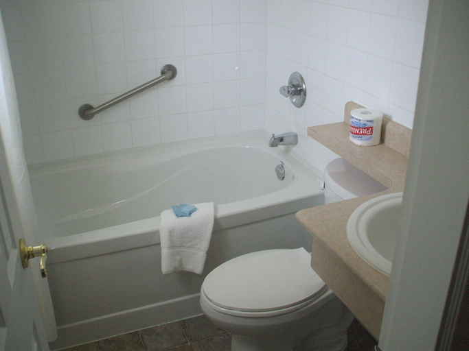 Bathroom 4, Travellers Motel, East Kootenay