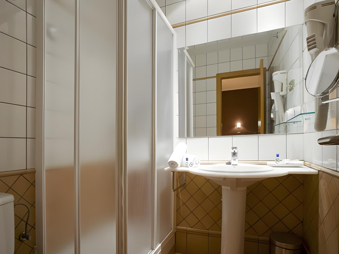 Bathroom 4, Persal, Madrid