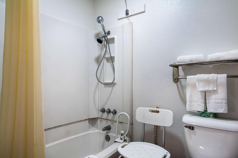 Bathroom 2, Motel 6 Marshall, TX, Harrison