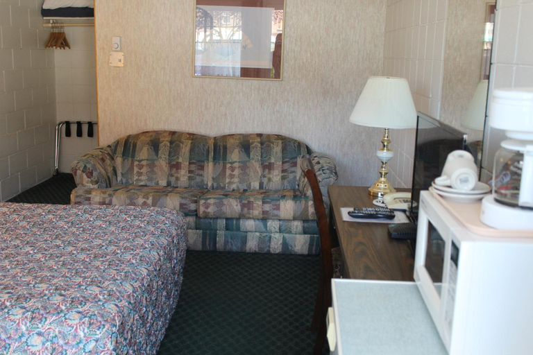 Bedroom 3, Best Continental Motel, Fraser Valley