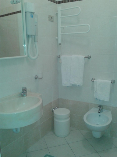 Bathroom 5, Hotel Zenith, Ravenna
