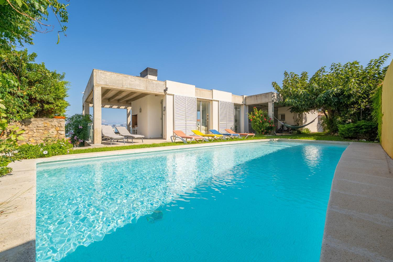 Others 5, Villa Illa, Girona