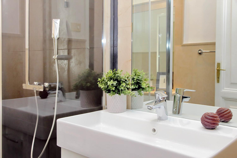 Bathroom 3, Tiberina Spacious Apartment, Rome