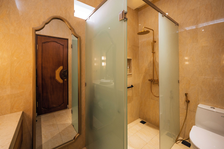 Bathroom 3, Puri Kantor Legacy, Gianyar